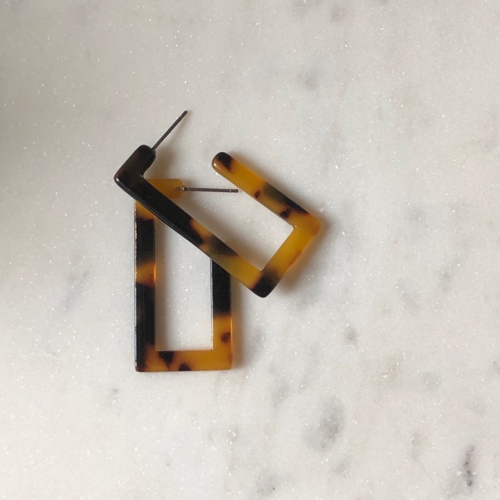 NWOT Tortoise Resin Drop Earrings - Picture 2 of 4